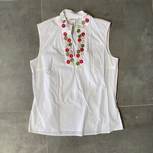 Orvis S White‎ Sleeveless Split Neckline Stitched Flower Accents Shirt